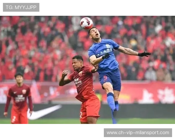 上海海港角球配合创造巨大威胁，全场情绪高涨