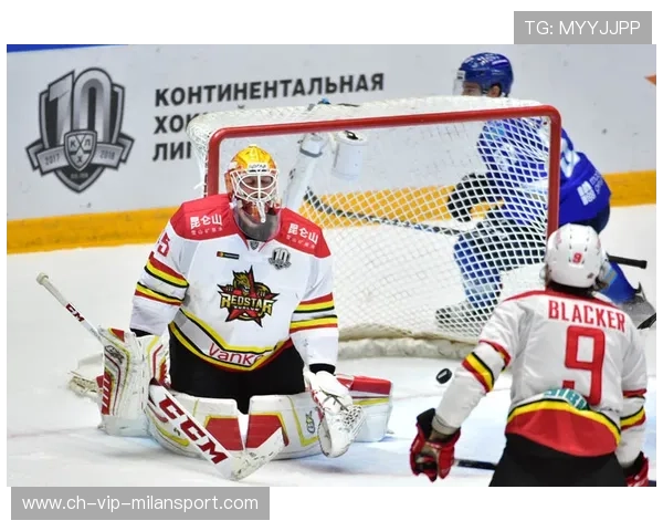 冰球场上的终极守护者：滑铲救球的精彩瞬间全纪录